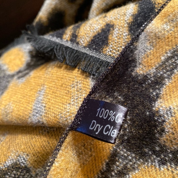 100% Cashmere Poncho/wrap. Perfect condition. - Picture 3 of 5